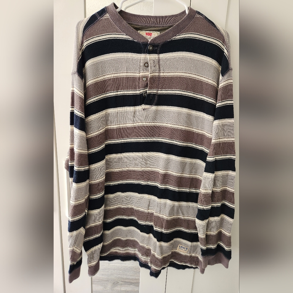Levi's long sleeve shirt